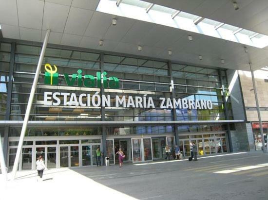 Infostays Maria Zambrano - Free Parking Málaga Exterior foto